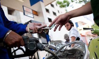 Tiếp tục giữ giá xăng, tăng giá dầu từ 15h hôm nay Ảnh minh họa.