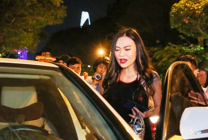 Những sao Việt bị Phó chủ tịch Hải chỉ đạo cẩu xe về phường Người mẫu Cao Thùy Linh bị cẩu xe do đậu sai quy định. Ảnh: Zing.