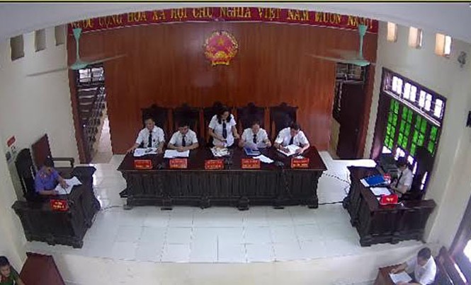 Hiếp dâm bé gái hàng xóm do nghiện phim 'đen' HĐXX tuyên bản án 8 năm tù đối với bị cáo N *ảnh: Kim Thoa.