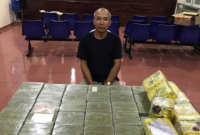 Bắt đối tượng một mình chạy xe bán tải vận chuyển hàng chục cân ma tuý Bắt đối tượng một mình chạy xe bán tải vận chuyển hàng chục cân ma tuý