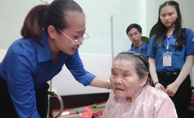 Chuỗi hành trình tri ân người có công, thương binh, liệt sĩ Thăm người có công, mẹ Việt Nam Anh hùng.