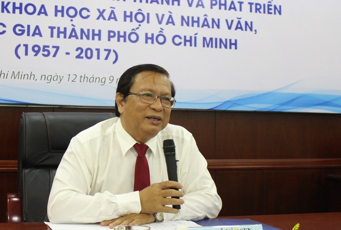 PGS.TS Võ Văn Sen: Không thể cấm giảng viên 'chạy sô' dạy thêm PGS.TS Võ Văn Sen, Hiệu trưởng trường Đại học Khoa học Xã hội và Nhân văn khẳng định không thể cấm giảng viên chạy sô dạy thêm.