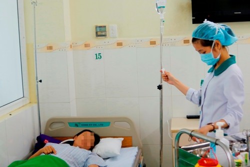 9 người nhập viện sau bữa ăn ở Đà Nẵng không phải do ngộ độc thực phẩm Một trong những du khách nhập viện nghi bị ngộ độc thức ăn.