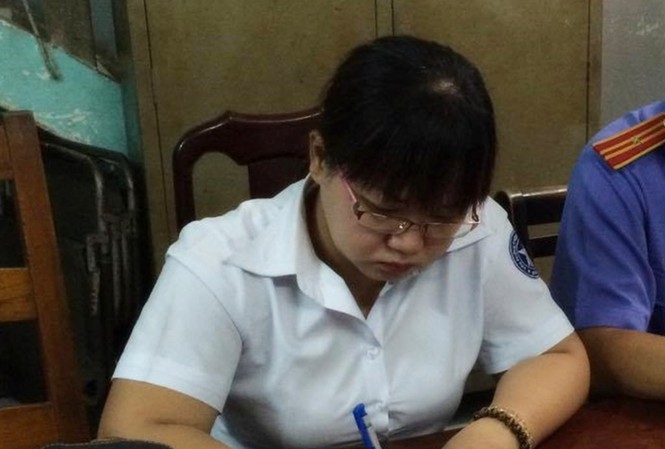 Lạm quyền nhằm chiếm đoạt tiền, một chấp hành viên ‘xộ khám’ Nguyên chấp hành viên ‘lạm quyền’ Đinh Thị Anh Đào. Ảnh: Tân Châu