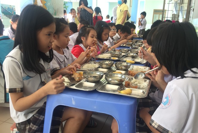 Hơn 60% vụ ngộ độc trong trường học do thức ăn nhiễm vi khuẩn Đảm bảo ATTP trong trường học được BQL ATTP TPHCM rất quan tâm.