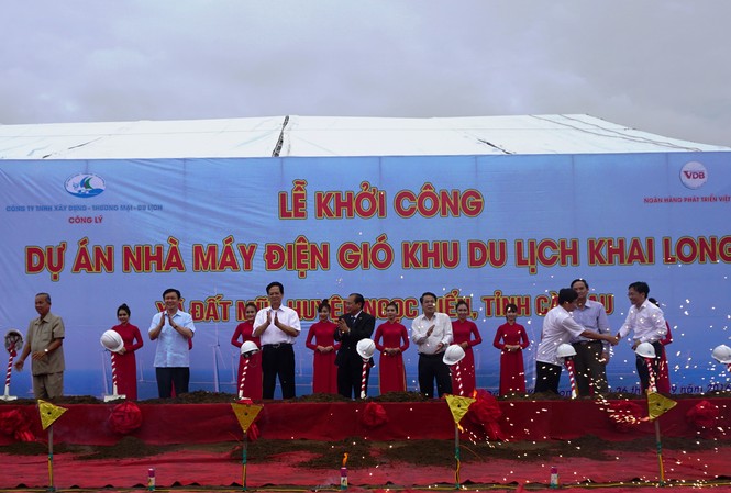 Cà Mau mời gọi phát triển năng lượng tái tạo Khởi công dự án điện gió khu du lịch Khai Long, Cà Mau.