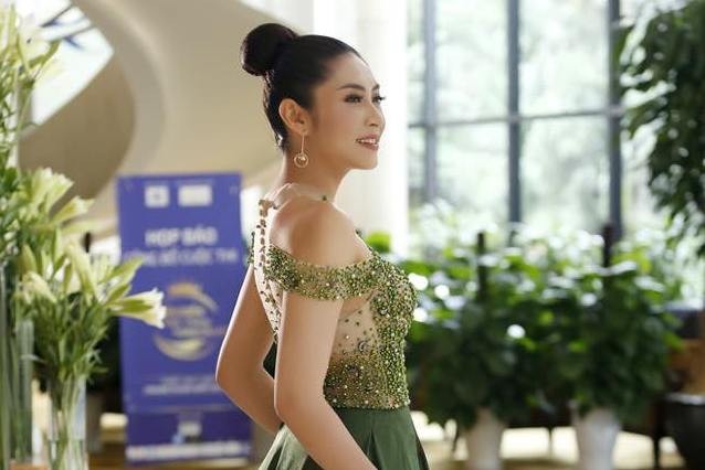Đặng Thu Thảo lần đầu lên tiếng sau khi trả lại danh hiệu Hoa hậu Đại dương Tuyên bố trả lại danh hiệu Hoa hậu Đại dương 2014, Đặng Thu Thảo khẳng định không phải là người nói hai lời.