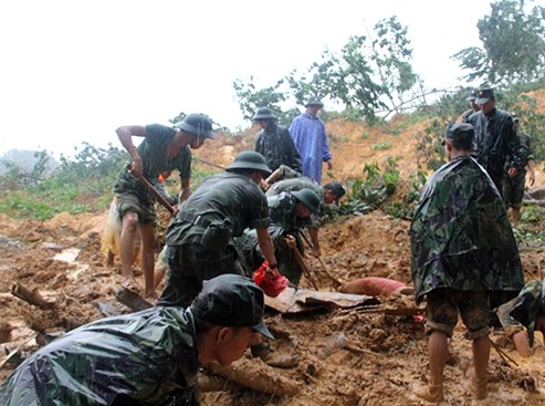 Tìm thấy thi thể 2 công nhân thủy điện vụ sập nhà điều hành Tìm kiếm công nhân mất tích.