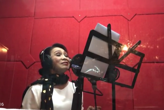 'Em gái mưa' phiên bản cải lương gây sốt cộng đồng mạng Cộng đồng mạng thích thú khi NSND Bạch Tuyết cover hit "Em gái mưa" phiên bản cải lương.