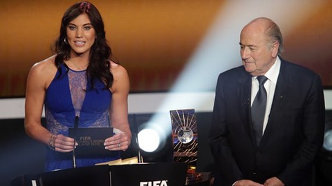 Nữ thủ môn tố cựu chủ tịch FIFA quấy rối tình dục Nữ thủ môn tố cựu chủ tịch FIFA quấy rối tình dục
