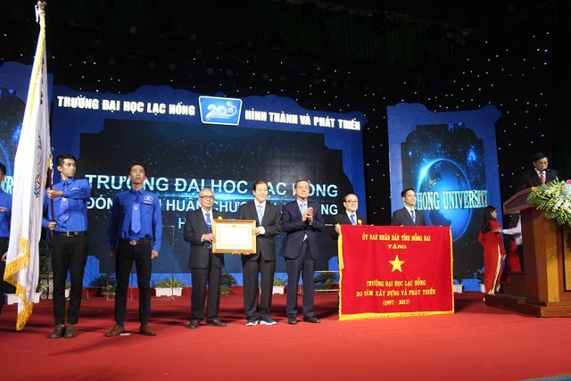 Đại học Lạc Hồng nhận Huân chương lao động hạng Nhất Đại học Lạc Hồng nhận Huân chương lao động hạng Nhất