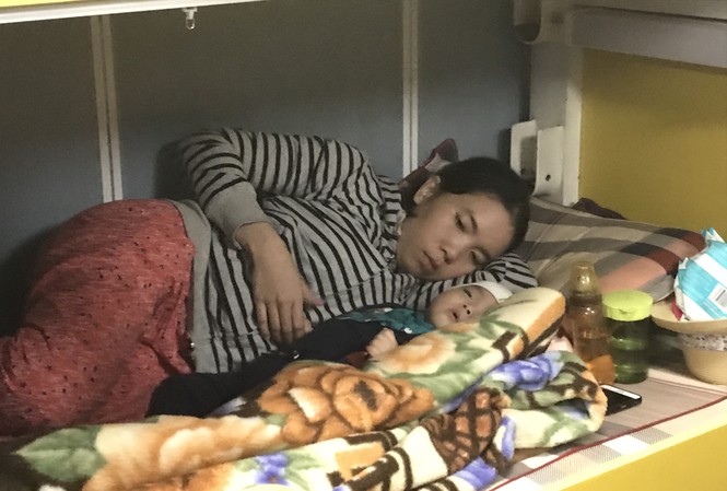 Đưa bé 8 tháng tuổi nguy kịch ở Cù Lao Chàm vào bờ cấp cứu Bé 8 tuổi nguy kịch ở đảo Cù Lao Chàm được đưa vào bờ cấp cứu
