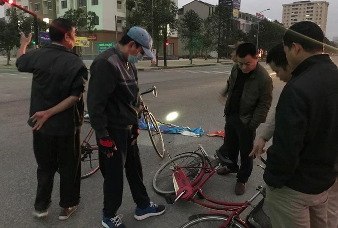 Truy tìm tài xế xe ô tô bỏ chạy sau khi gây tai nạn Hiện trường vụ tai nạn (Ảnh: Cảnh Huệ)