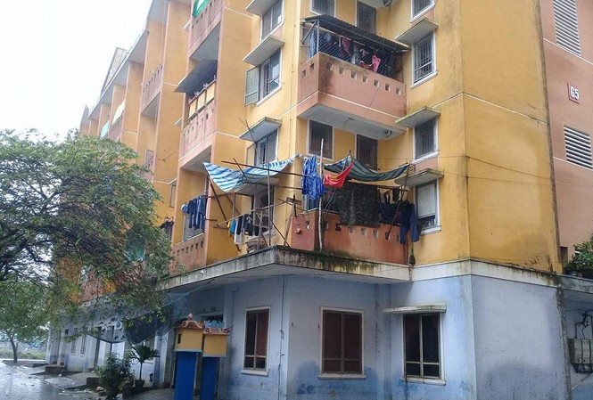 Lọt ô gió chung cư, bé gái 4 tuổi tử vong thương tâm Khu nhà G5 thuộc khu chung cư Hương Sơ, nơi vừa xảy ra vụ bé gái 4 tuổi té lầu tử vong thương tâm.