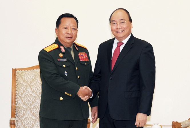 Thủ tướng Nguyễn Xuân Phúc tiếp Bộ trưởng Quốc phòng Lào Thủ tướng Nguyễn Xuân Phúc tiếp Bộ trưởng Quốc phòng Lào