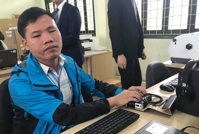 Cơ hội để người khiếm thị Việt tiếp cận công nghệ thông tin Một trong những học viên của khóa đào tạo giáo viên công nghệ thông tin dành cho người khiếm thị ở Việt Nam.
