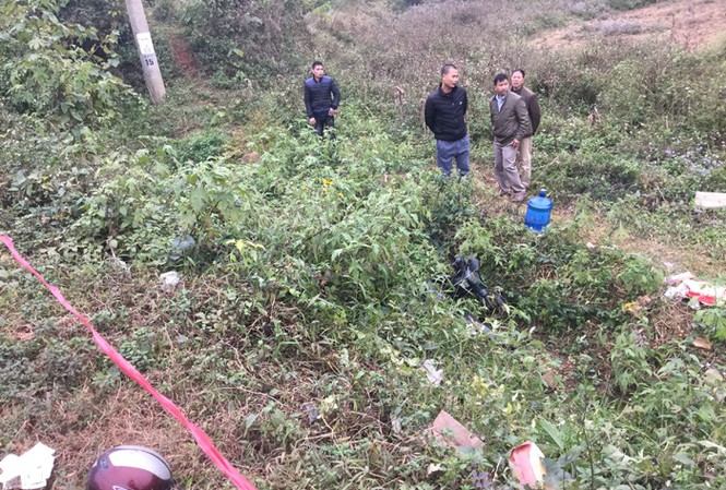 Người đàn ông lao xe máy xuống mương tử vong Hiện trường sự việc *ảnh: Duy Chiến