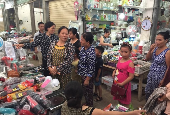 Thanh tra Chính phủ làm việc với Lạng Sơn về chợ Đồng Đăng Khách du lịch đến mua sắm ở chợ truyền thống Đồng Đăng. Ảnh: Duy Chiến