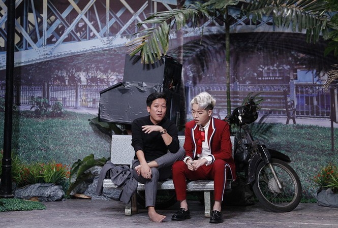 Clip Đức Phúc ‘chặt chém’ Trường Giang trong ‘Ơn giời’ gây sốt Đức Phúc "chặt chém" Trường Giang trong chương trình "Ơn giời, cậu đây rồi" khiến khán giả cười nghiêng ngả.