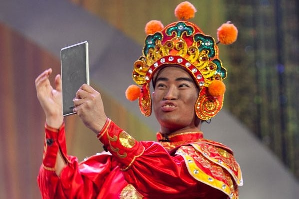 Minh Quân: ‘Táo quân 2018 có rất nhiều nhân vật mới’ Tạo hình nhân vật Thiên Lôi do Minh Quân thủ vai trong mùa Táo quân 2013.