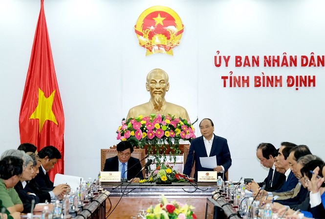 Thủ tướng: Bình Định cần xem du lịch là ngành kinh tế mũi nhọn Thủ tướng Nguyễn Xuân Phúc phát biểu tại buổi làm việc với lãnh đạo chủ chốt tỉnh Bình Định. Ảnh: VPCP