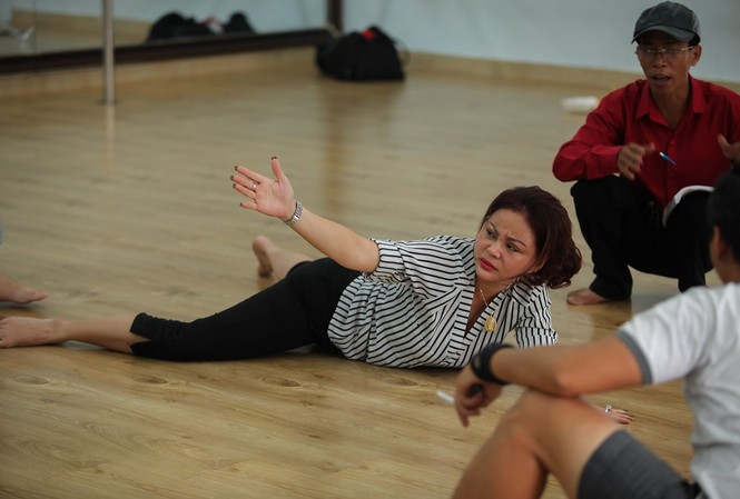 Sau ồn ào với Duy Phương, Lê Giang lần đầu tái xuất trên truyền hình Nghệ sĩ Lê Giang tập luyện xuyên đêm cho lần tái xuất này.