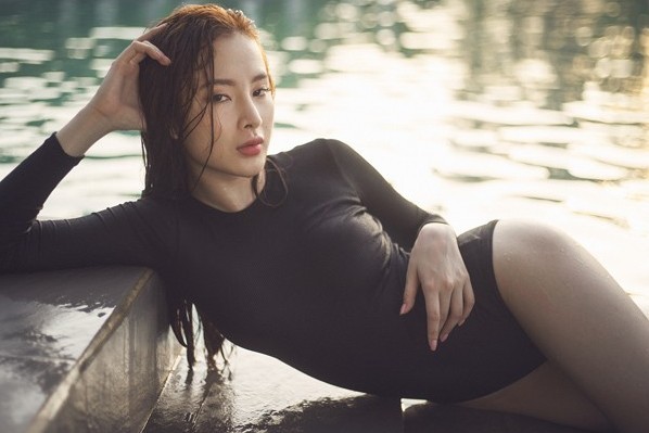 Angela Phương Trinh: ‘Tiến Dũng chỉ là… anh trai mưa’ Angela Phương Trinh khẳng định chỉ coi thủ môn Tiến Dũng là "anh trai mưa".
