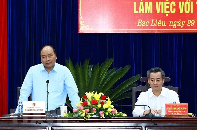 Thủ tướng: Bạc Liêu cần lan tỏa, cộng hưởng, phát triển bền vững Thủ tướng Nguyễn Xuân Phúc phát biểu chỉ đạo tại buổi làm việc. (Ảnh: Thống Nhất/TTXVN)