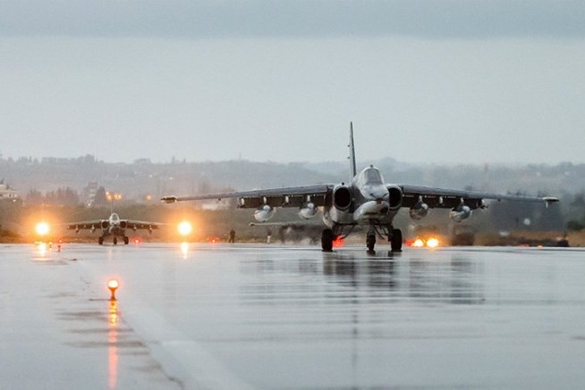Bản tin 14H: Hé lộ nguồn gốc tên lửa bắn rơi Su-25 Các máy bay cường kích Su-25 của Nga. (Nguồn: Lenta)
