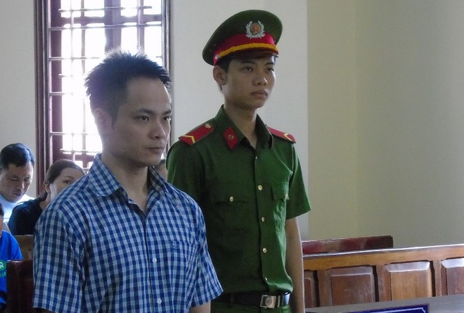 Giám đốc 'rởm' lừa huy động vốn tiền tỉ lĩnh án Bị cáo Khánh tại phiên tòa.