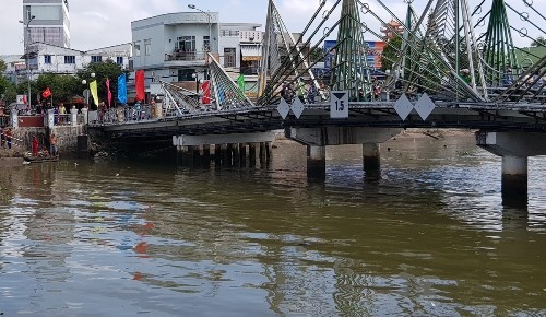 Người phụ nữ 'mất tích' dưới sông ngày mùng 5 tết Người phụ nữ 'mất tích' dưới sông ngày mùng 5 tết