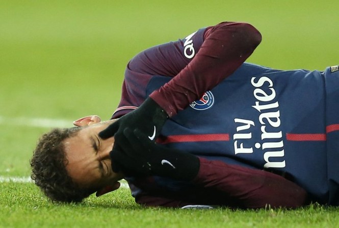 Dính chấn thương cực nặng, ngôi sao Neymar bật khóc tu tu Dính chấn thương cực nặng, ngôi sao Neymar bật khóc tu tu