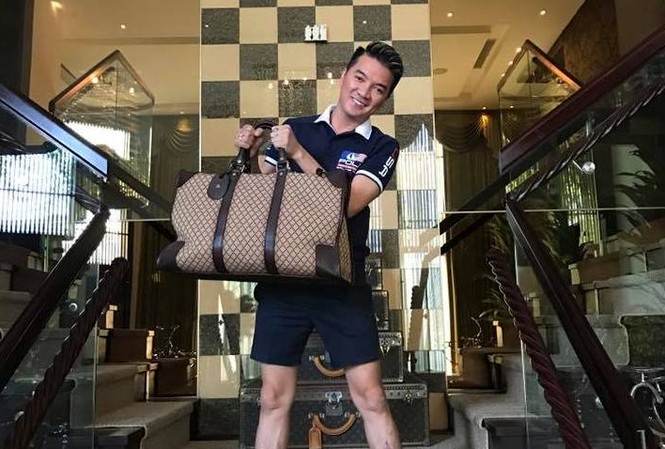 Hết tiền, Đàm Vĩnh Hưng rao bán hàng loạt túi hàng hiệu? Hết tiền, Đàm Vĩnh Hưng rao bán hàng loạt túi hàng hiệu?