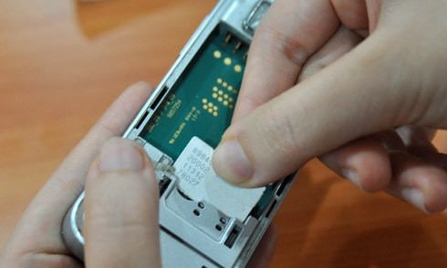 Nhân viên nhà mạng tự ý cắt liên lạc, bán sim của khách hàng Chủ thuê bao tố nhà mạng đã tự ý cắt liên lạc và cấp sim cho khách hàng khác sai quy trình. Ảnh: A.Q.