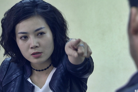 'Vỗ mông như lời chào trong showbiz' là xúc phạm nghệ sĩ nữ Diễn viên Thanh Hương trong vai con gái ông trùm phim "Người phán xử".