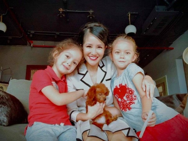 Hồng Nhung ghi nhật ký bằng thơ, chất chứa tâm sự sau ly hôn Hồng Nhung tự cân bằng lại cuộc sống sau khi tuyên bố ly hôn chồng ngoại quốc. Ảnh: FBNV