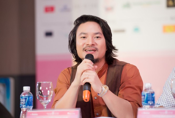 Tổng đạo diễn nói về chuẩn bị sân khấu ngoài trời chung khảo phía Bắc Đạo diễn Hoàng Nhật Nam nói về những khó khăn khi dàn dựng sân khấu ngoài trời đêm Chung khảo phía Bắc tại Cửa Lò, Nghệ An.