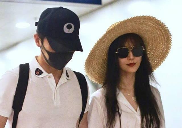Showbiz 4/9: Phạm Băng Băng bất ngờ sánh đôi bên bạn trai trên phố Phạm Băng Băng bất ngờ xuất hiện trở lại trước công chúng sau thời gian dài lao đao vì scandal