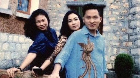 Tùng Dương tiết lộ con gái riêng của vợ đã 15 tuổi, yêu thương bé Voi Tùng Dương và vợ quen biết nhau thông qua sự giới thiệu của ca sĩ Thanh Lam.