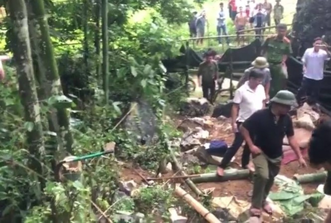Nhà 'ngoại cảm' tuyên bố sốc chuyện tìm 3 tấn vàng ở Lạng Sơn Các lực lượng chức năng, chính quyền đến tận nơi để thẩm tra nhưng đến nay vẫn chưa thấy tung tích gì của kho báu ở hang Bò Hống *ảnh: TL