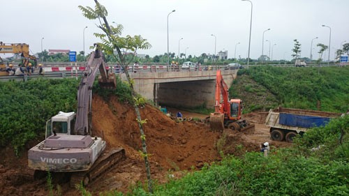 19 tháng, đường ống nước sạch sông Đà về Hà Nội vỡ chín lần Đây là lần thứ 9 đường ống nước Sông Đà gặp sự cố (kể từ tháng 12/2012 đến nay). Ảnh: Khám Phá