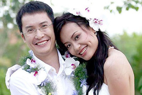 Hồng Ánh tiết lộ cơn cớ lấy người đã qua một lần đò Vợ chồng diễn viên Hồng Ánh – nhà phê bình Nguyễn Thanh Sơn.