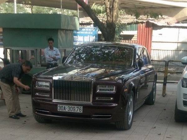 Đồn đoán đại gia điếu cày giữ Rolls Royce 43 tỷ Đồn đoán đại gia điếu cày giữ Rolls Royce 43 tỷ