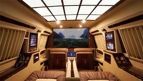 Cadillac Escalade thành rạp hát siêu sang Không gian tiêu chuẩn của mẫu SUV thay đổi hoàn toàn với trò “phù phép“ của Lexani