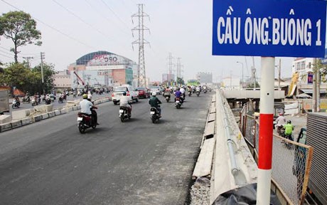 TP.HCM: Chính thức thông xe kĩ thuật cầu Ông Buông 1 Sáng 3/2, cầu Ông Buông 1 theo hướng từ trung tâm thành phố đi các tỉnh miền Tây được chính thức thông xe kĩ thuật