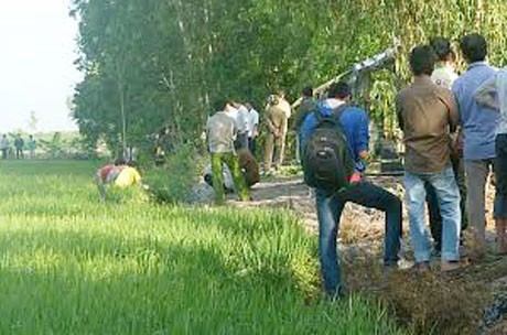 Chấn động: Vạch mặt kẻ hiếp dâm vùi xác phụ nữ xuống ruộng Hiện trường nơi phát hiện thi thể chị HTP.