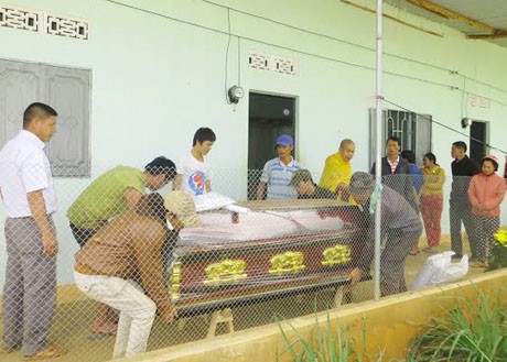 Nam công nhân chết tím tái trong phòng trọ Ảnh: Phòng trọ nơi anh Khoa đột tử