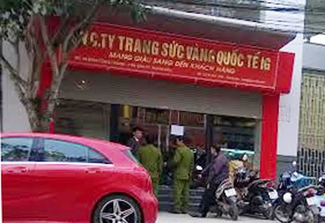 Khám xét công ty kinh doanh vàng ở Thanh Hóa Công ty vàng trang sức quốc tế IG có địa chỉ tại số 98 phố Đinh Công Tráng, phường Ba Đình, Tp Thanh Hóa đang bị khám xét. Ảnh: Hoàng Lam