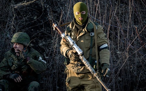 Ukraine ngày càng rối ren sau một năm chính biến Phe đối lập ở miền Đông Ukraine (ảnh: AP)