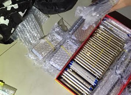 Bắt băng nhóm chuyên lừa bán iphone giả Gần 300 điện thoại Iphone giả bị thu giữ. Ảnh: công an cung cấp